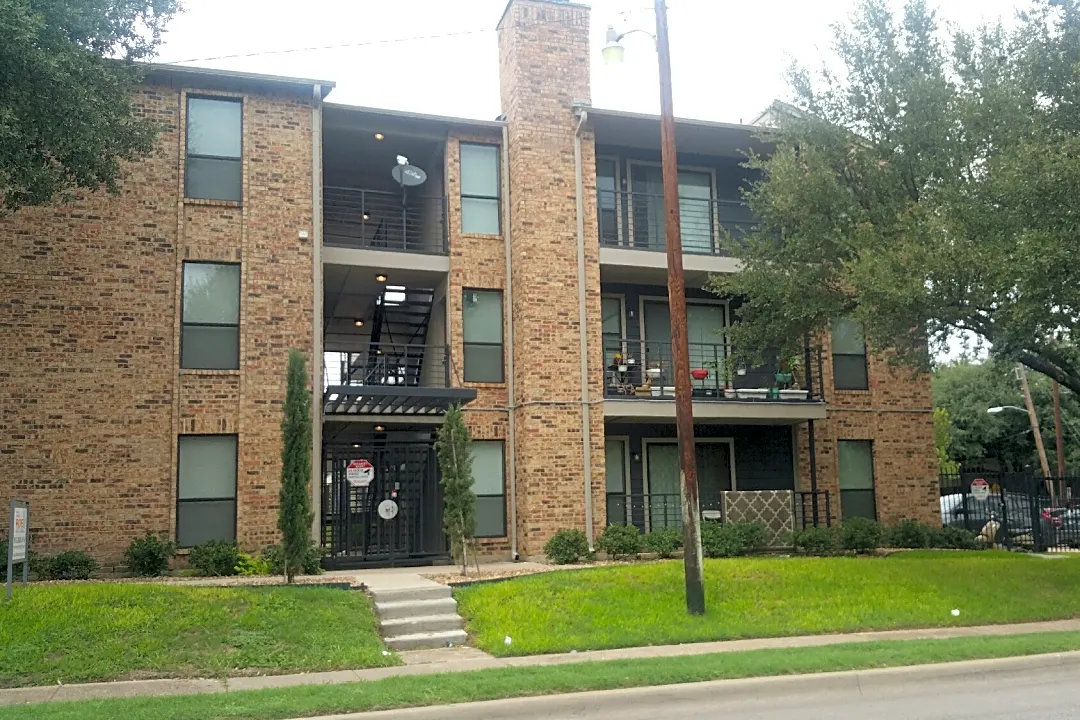 The Oaks at Live Oak